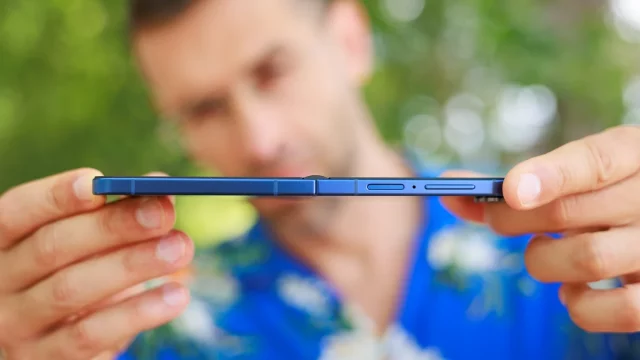 Смартфон Samsung Galaxy Z Flip 8: брать или нет? | DGL.RU