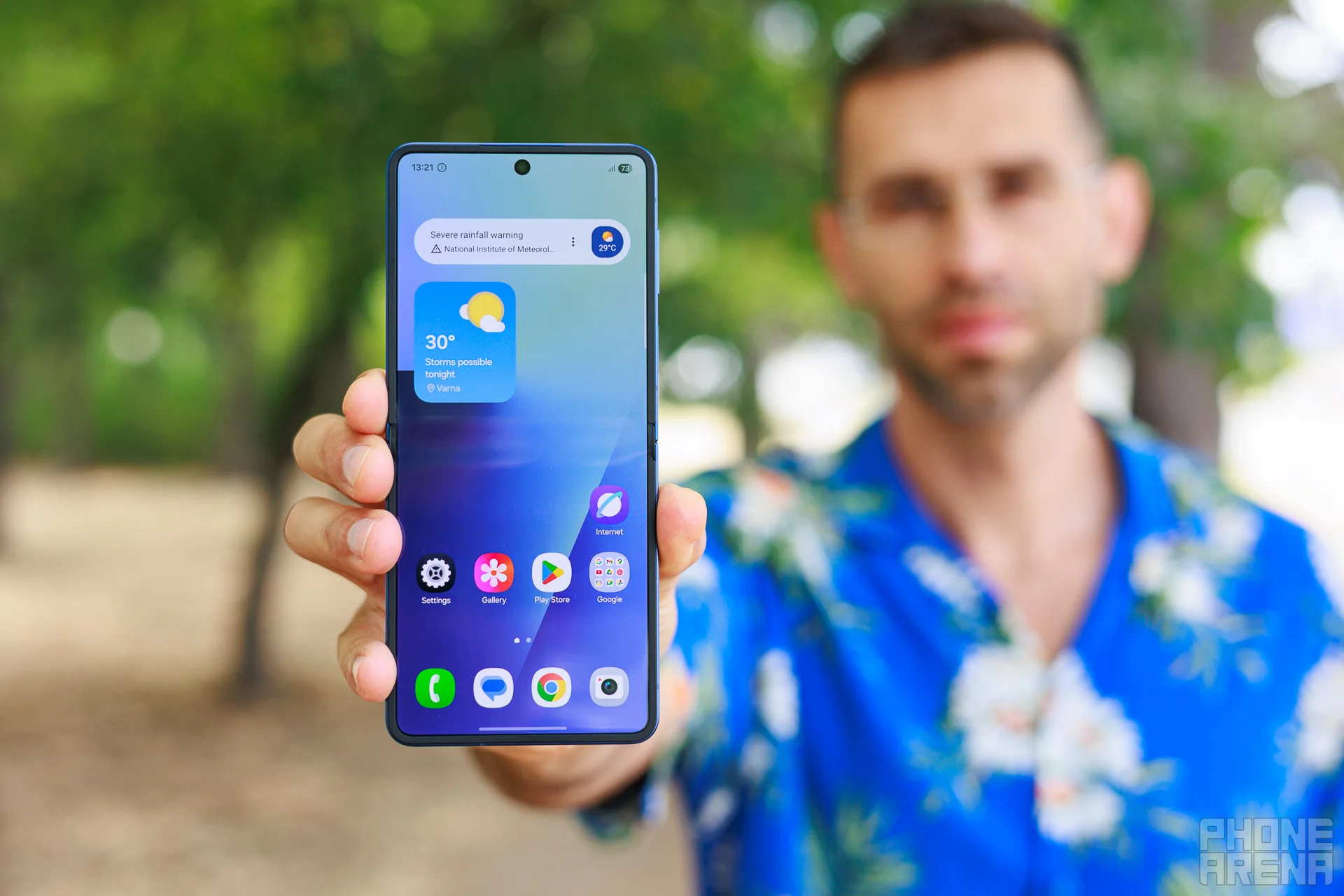 Смартфон Samsung Galaxy Z Flip 8: брать или нет? | DGL.RU