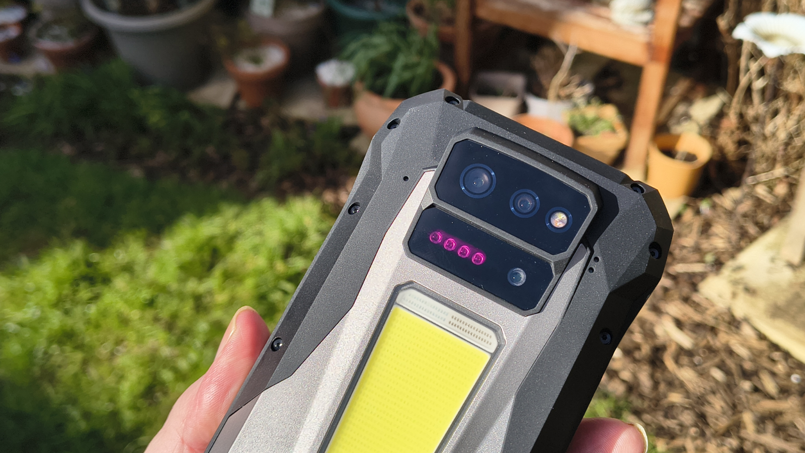 Обзор 8849 Tank X: многофункциональный телефон на основе DLP-проектора картинка Смартфон 8849 Tank X: проектор в кармане | DGL.RU