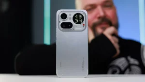 Смартфон Nothing Phone (4a) Pro: почему старый добрый алюминий стал главной инновацией года