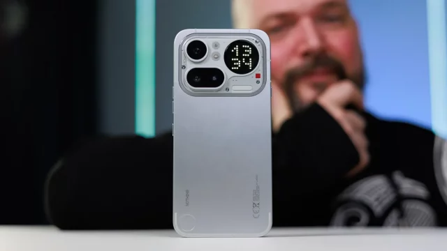 Смартфон Nothing Phone (4a) Pro: металл в руках | DGL.RU