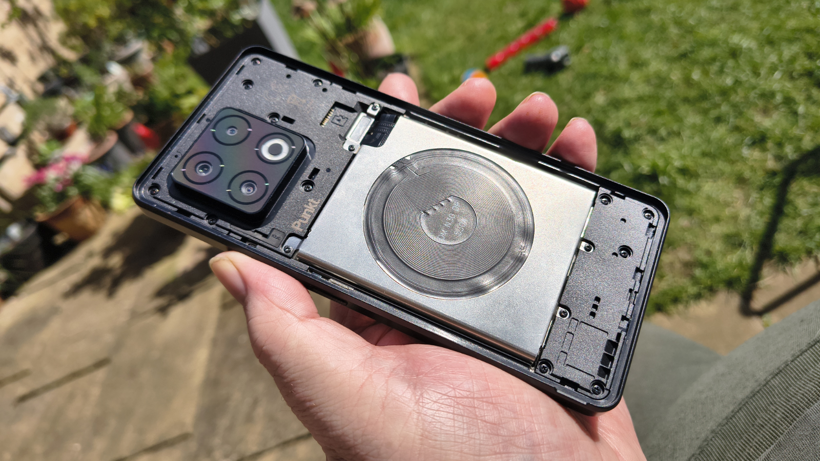 Смартфон Punkt MC03 — безопасный, но сырой | DGL.RU