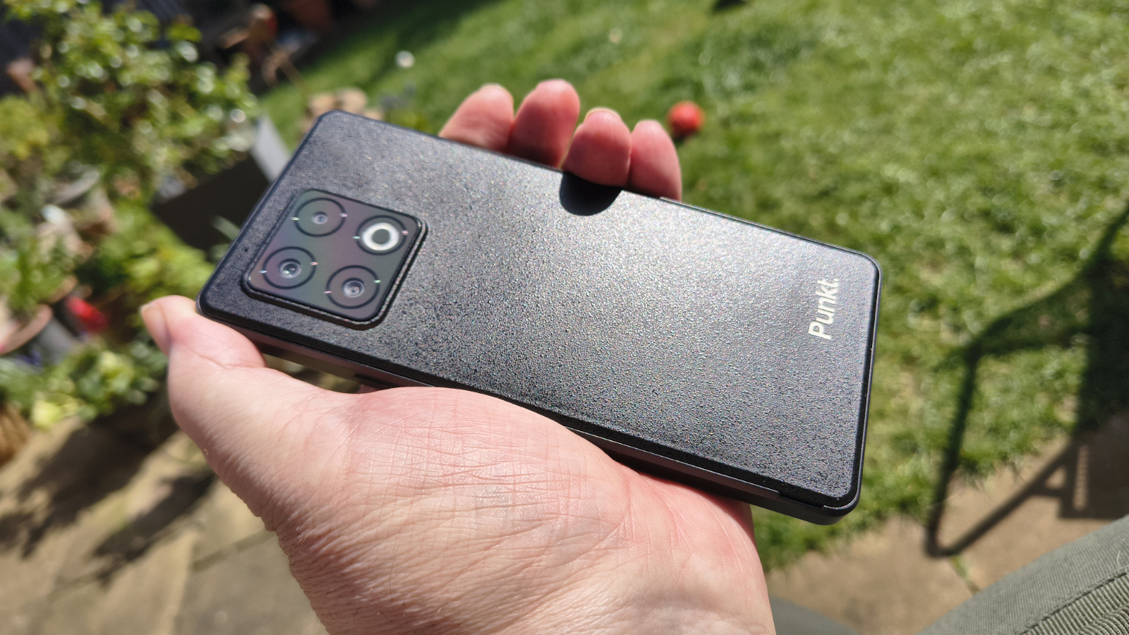 Смартфон Punkt MC03 — безопасный, но сырой | DGL.RU