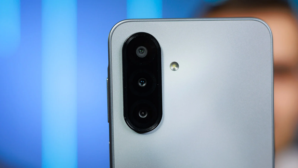 Смартфоны Samsung Galaxy A17 и A37: сколько стоят новинки и стоит ли везти их из-за границы?