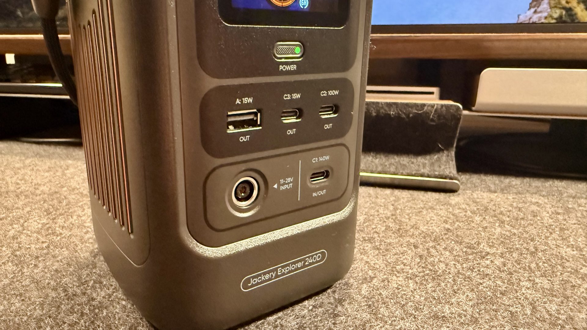 Станция Jackery Explorer 240D: компактный гибрид | DGL.RU