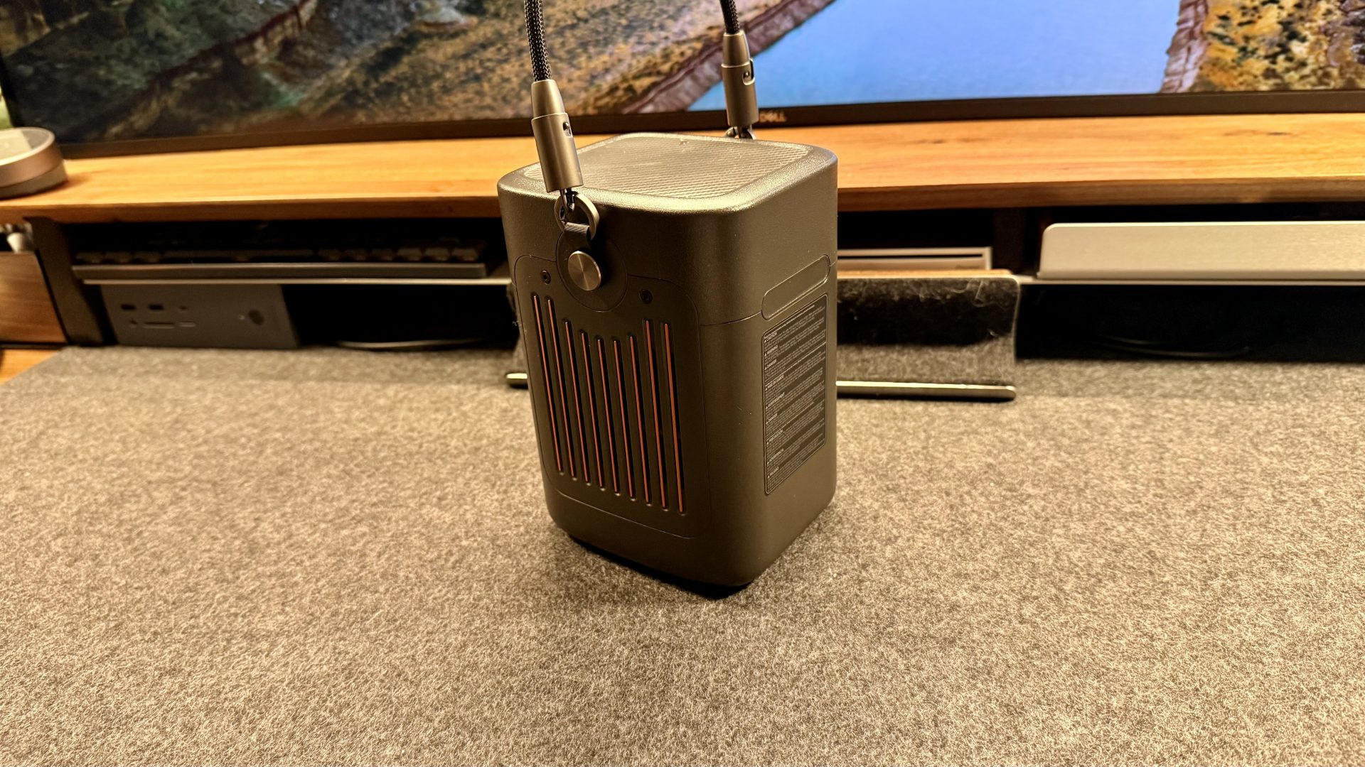 Станция Jackery Explorer 240D: компактный гибрид | DGL.RU