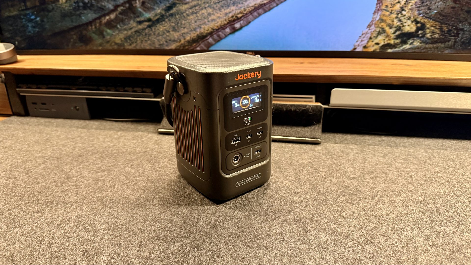 Станция Jackery Explorer 240D: компактный гибрид | DGL.RU