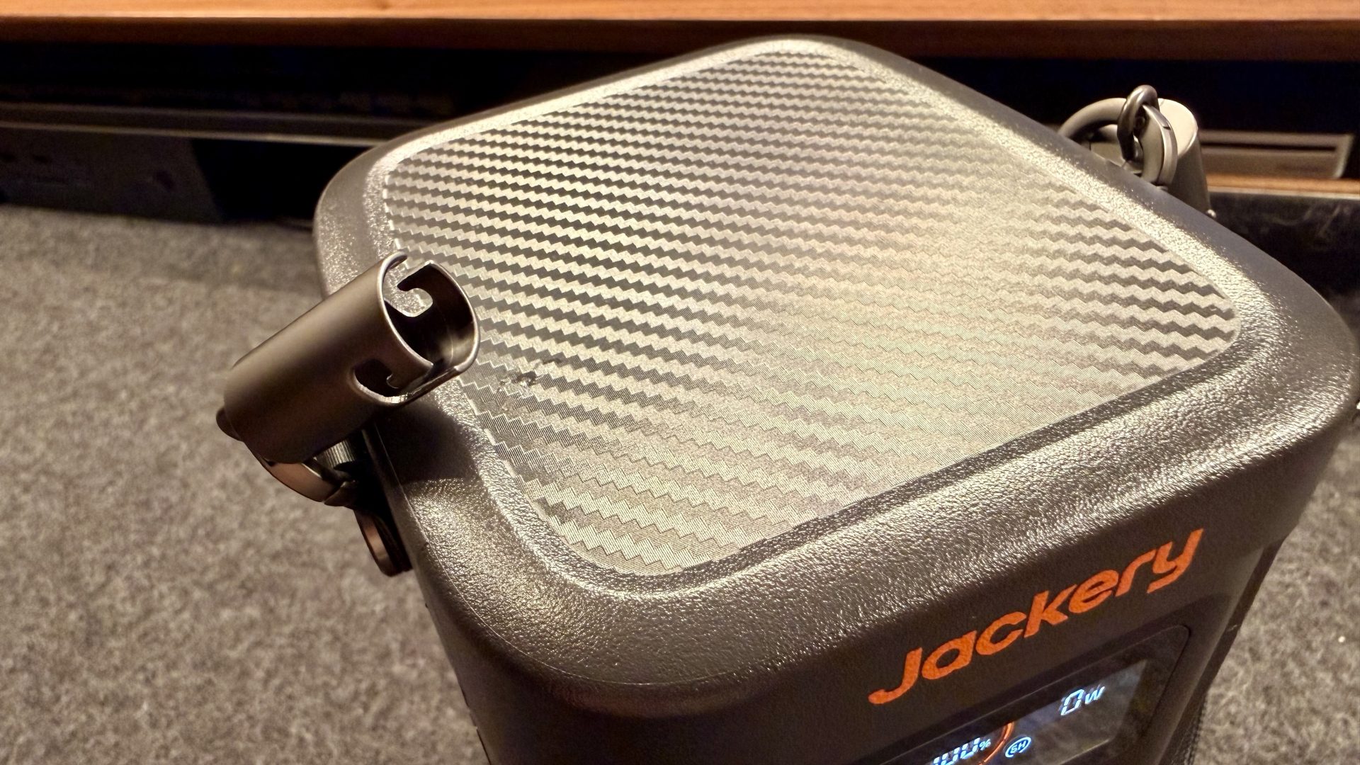 Станция Jackery Explorer 240D: компактный гибрид | DGL.RU