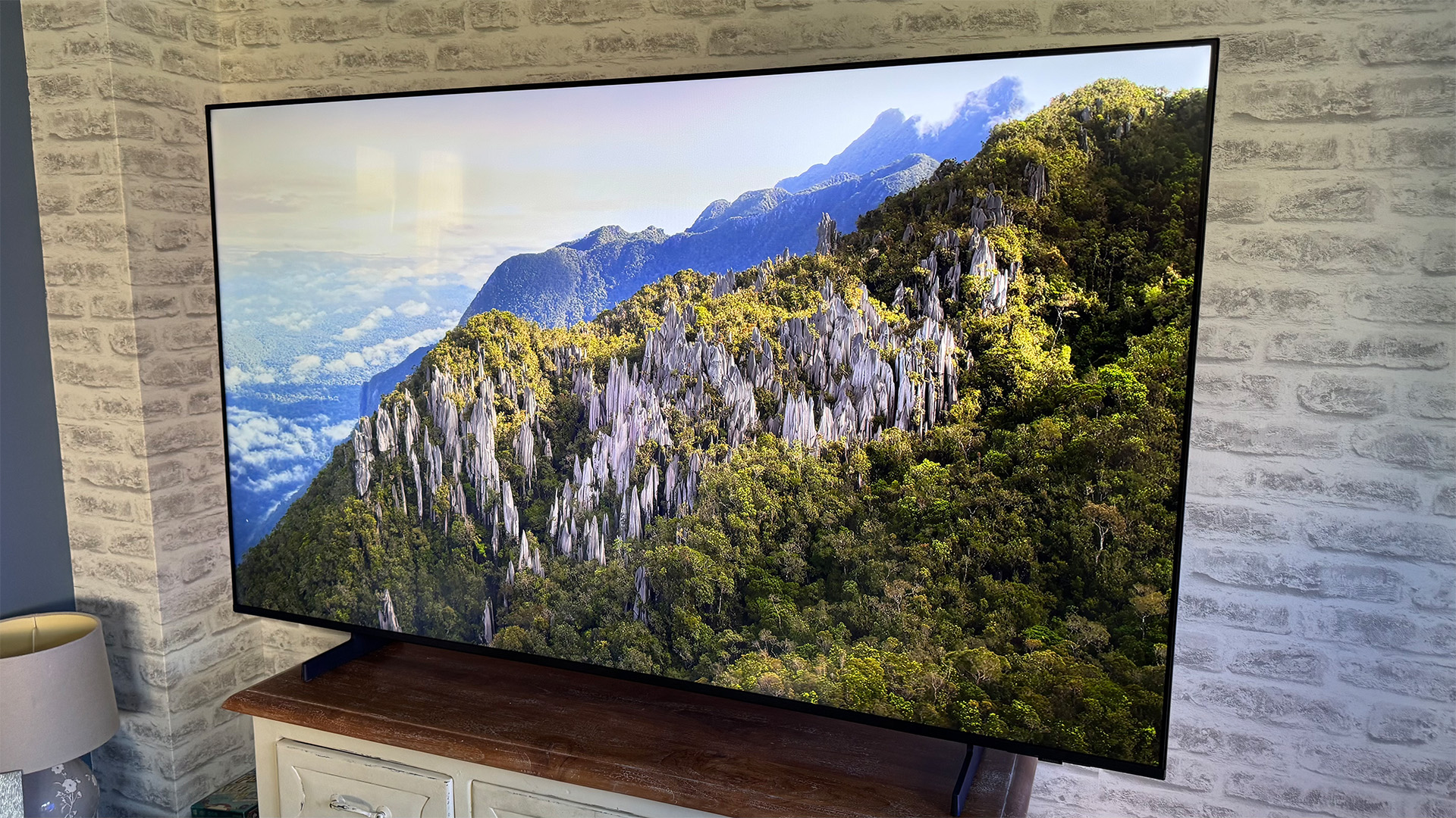 Обзор Samsung U8000F (UE65U8000F) и как найти его в России картинка Телевизор Samsung U8000F: бюджетный хит | DGL.RU