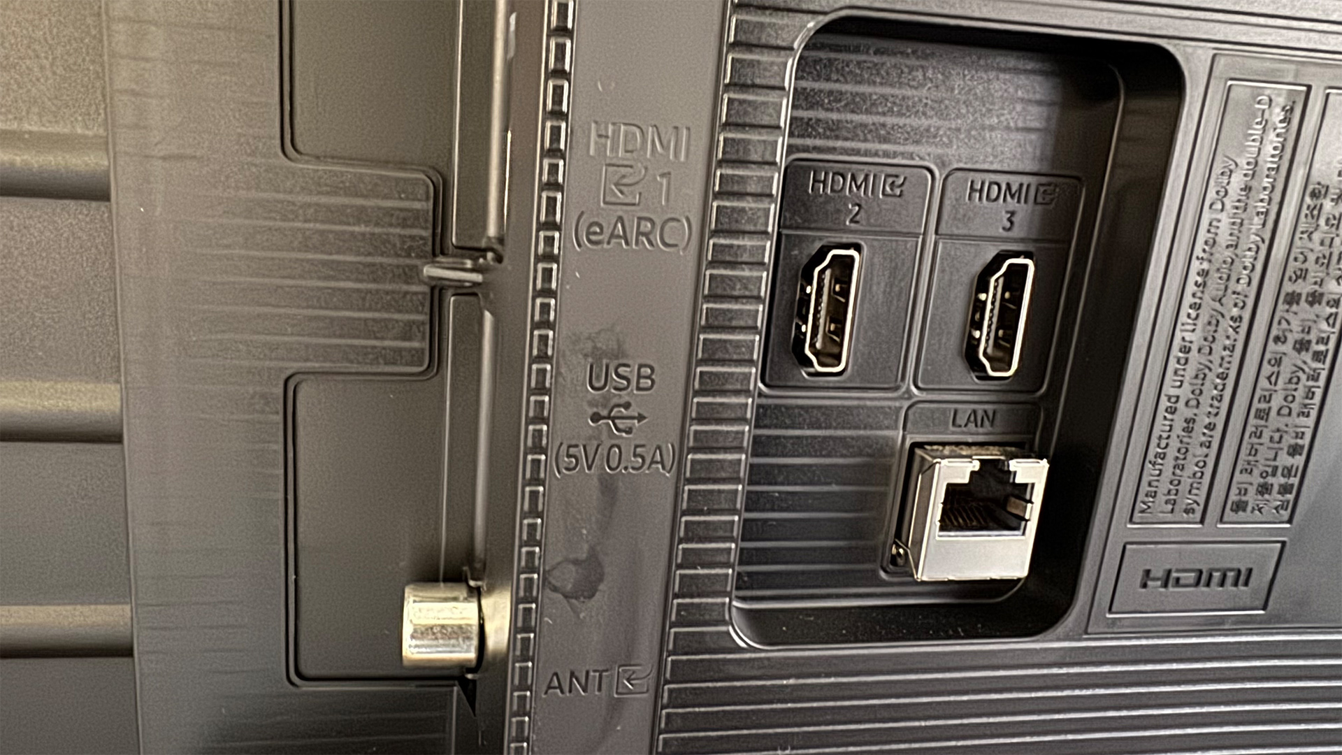 Обзор Samsung U8000F (UE65U8000F) и как найти его в России картинка Телевизор Samsung U8000F: бюджетный хит | DGL.RU