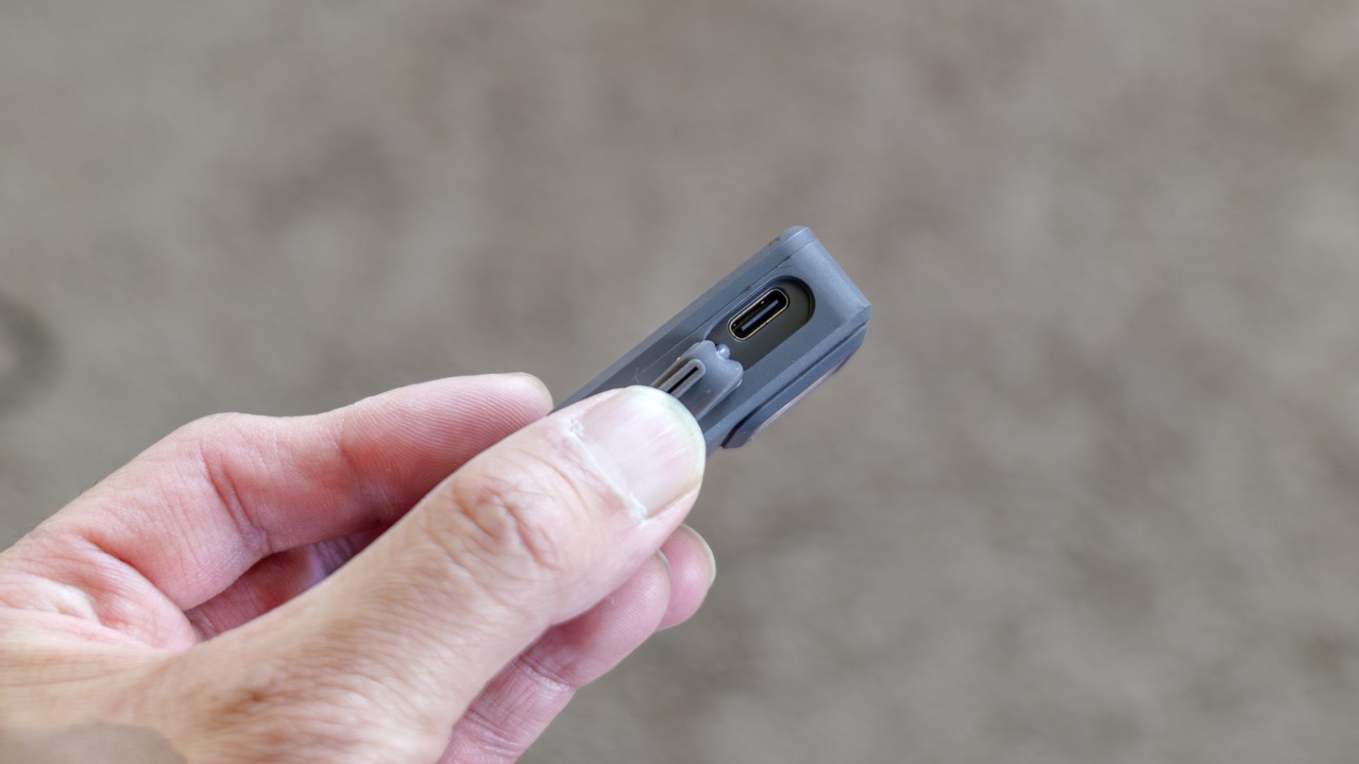 Трекер Pebblebee Halo: AirTag с функцией SOS | DGL.RU