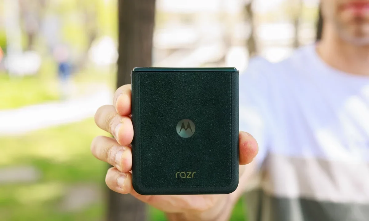 Смартфон Motorola Razr 70: яркий хит едет в РФ | DGL.RU