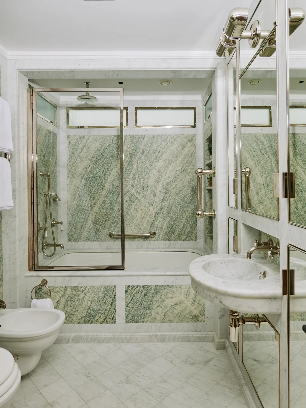 53 дизайнерские идеи для типичной российской ванной, где негде развернуться фото