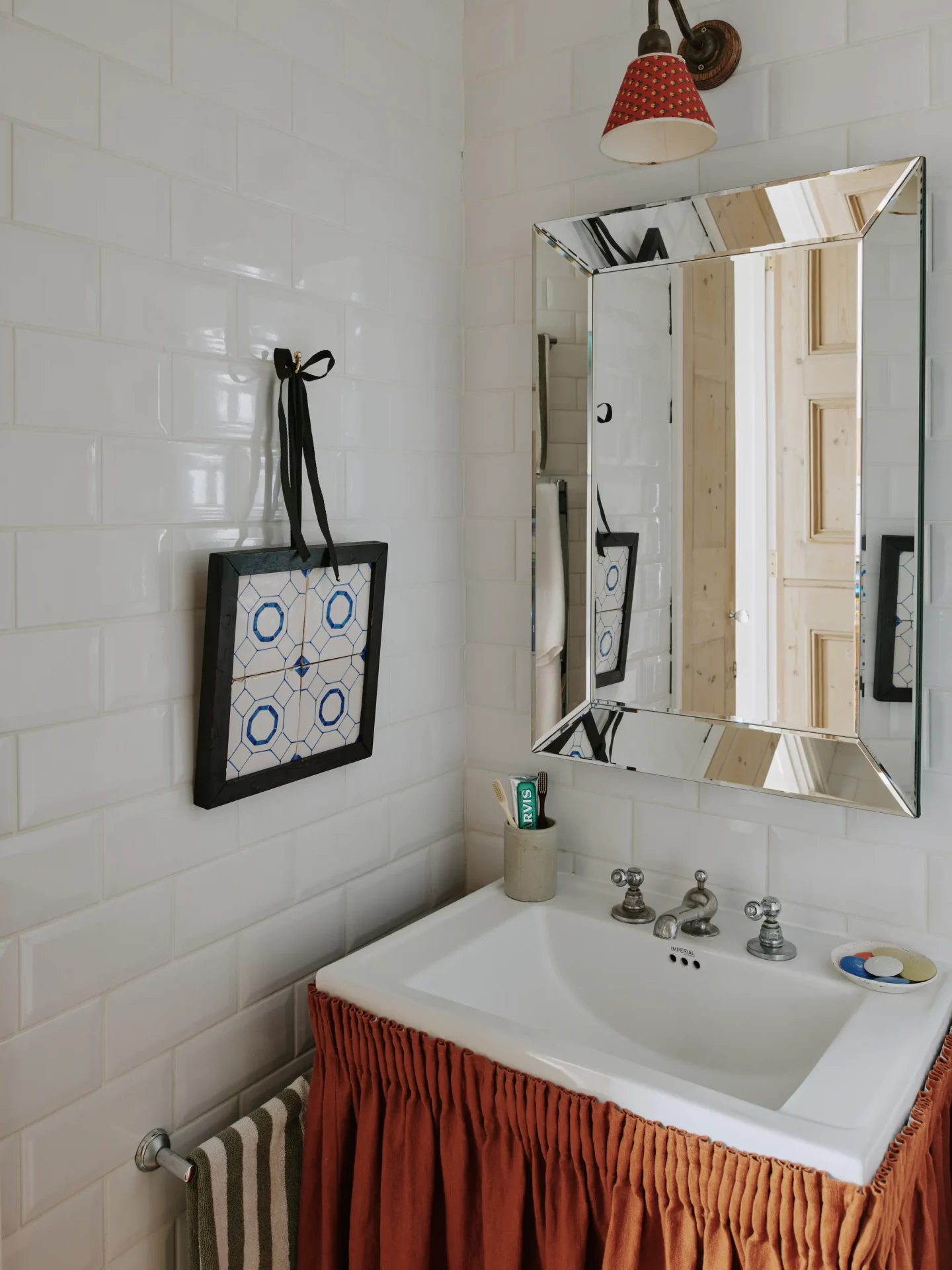 53 дизайнерские идеи для типичной российской ванной, где негде развернуться фото