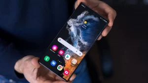 Владельцы Galaxy S22 Ultra обнаружили скрытую слежку: смартфоны превращаются в кирпичи