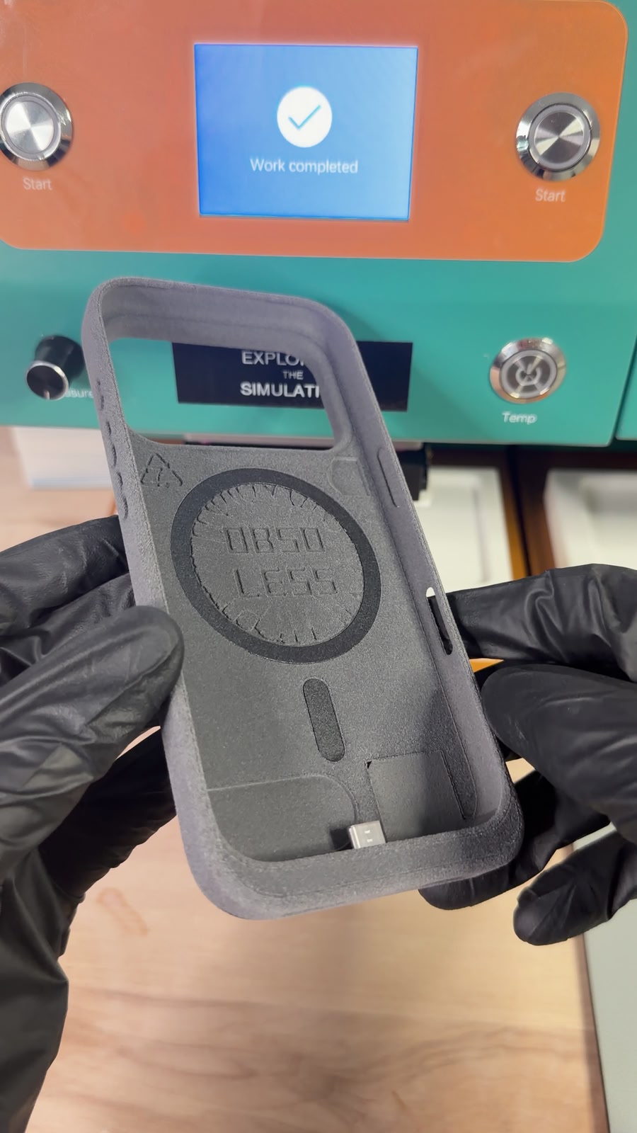 Возвращение блудного разъема: чехол с Lightning для iPhone 17 Pro картинка Смартфон iPhone 17 Pro получил старый порт | DGL.RU