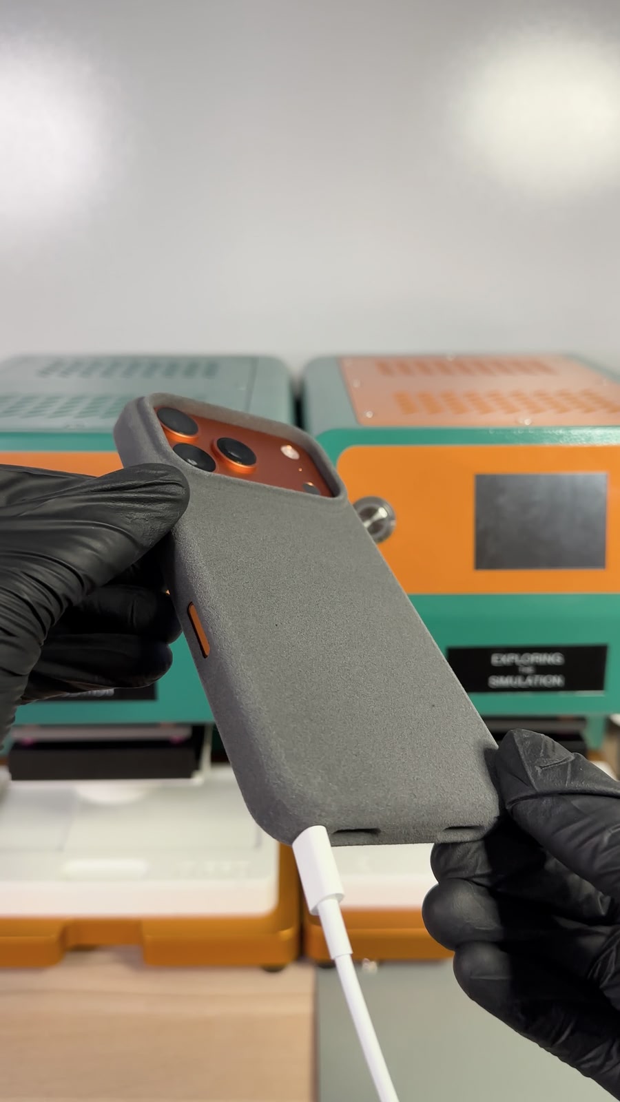 Возвращение блудного разъема: чехол с Lightning для iPhone 17 Pro картинка Смартфон iPhone 17 Pro получил старый порт | DGL.RU