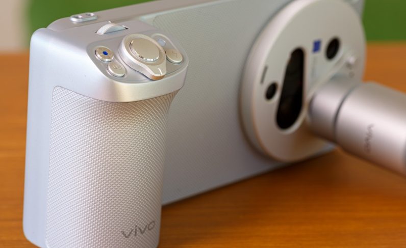 Дороже айфона, круче зеркалки»: Как vivo X300 Ultra захватывает российский рынок