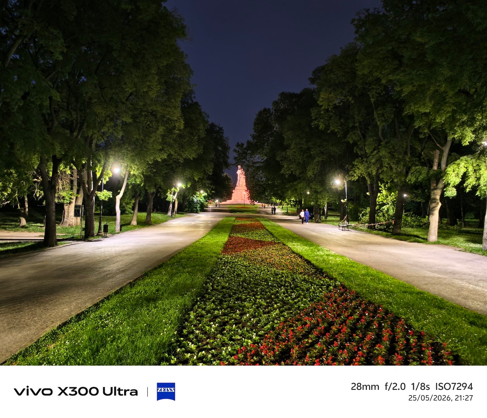 Apple теряет корону: камеры Vivo X300 Ultra уничтожают новый iPhone 17 Pro картинка Камера Apple iPhone 17 Pro: покупать или нет? | DGL.RU