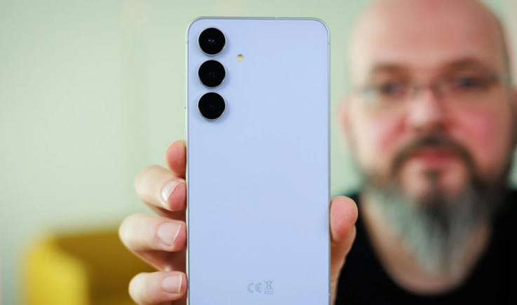 Шаг до катастрофы: какое решение Samsung превратит грядущий Galaxy S26 FE в главный провал года картинка Шаг до катастрофы: какое решение Samsung превратит грядущий Galaxy S26 FE в главный провал года