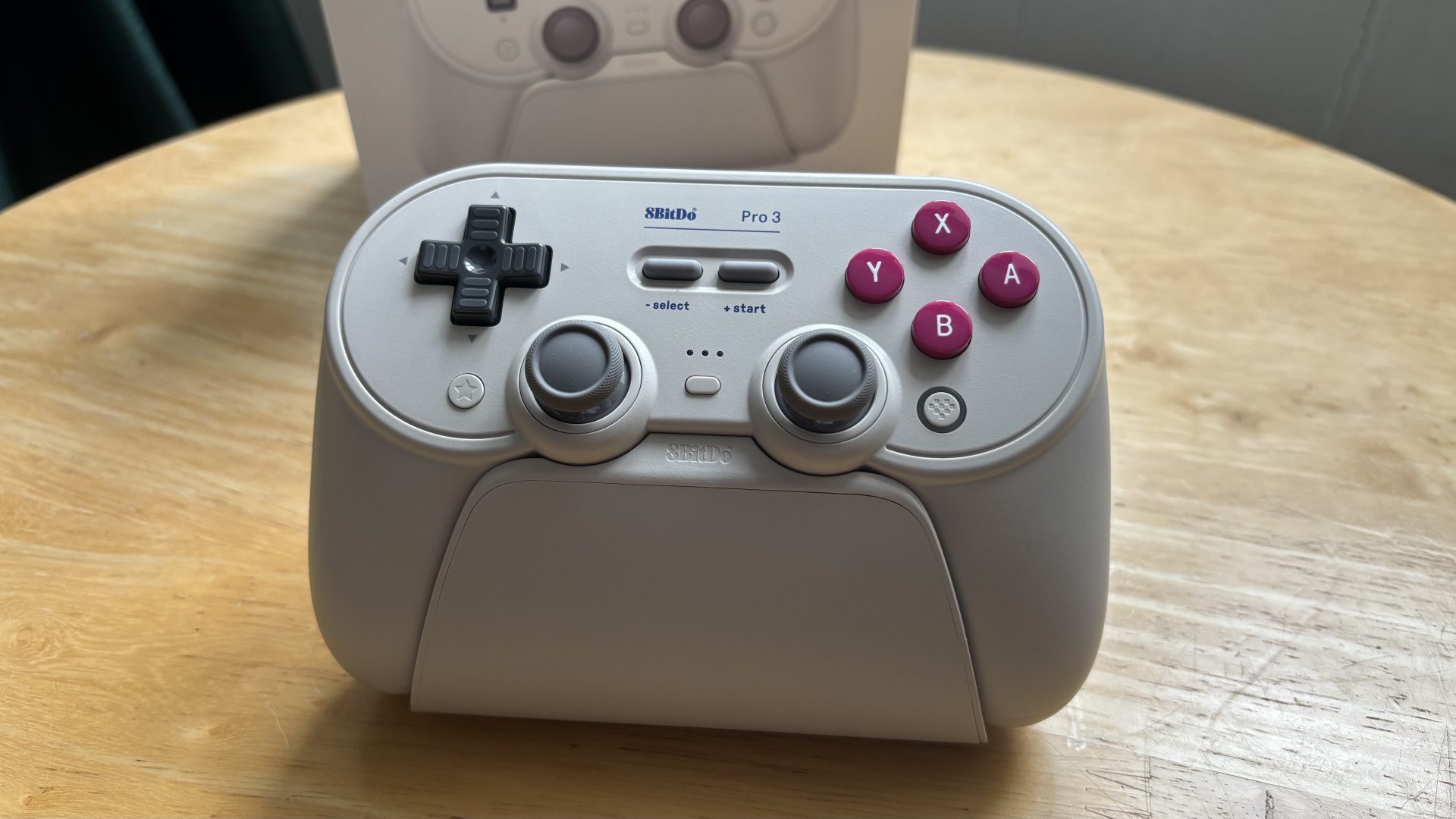 Обзор 8BitDo Pro 3 - ни один бюджетный вариант не произвел на меня такого впечатления картинка Геймпад 8BitDo Pro 3 удивил качеством и ценой | DGL.RU