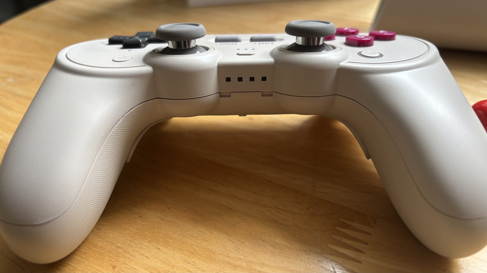 Обзор 8BitDo Pro 3 - ни один бюджетный вариант не произвел на меня такого впечатления картинка Геймпад 8BitDo Pro 3 удивил качеством и ценой | DGL.RU