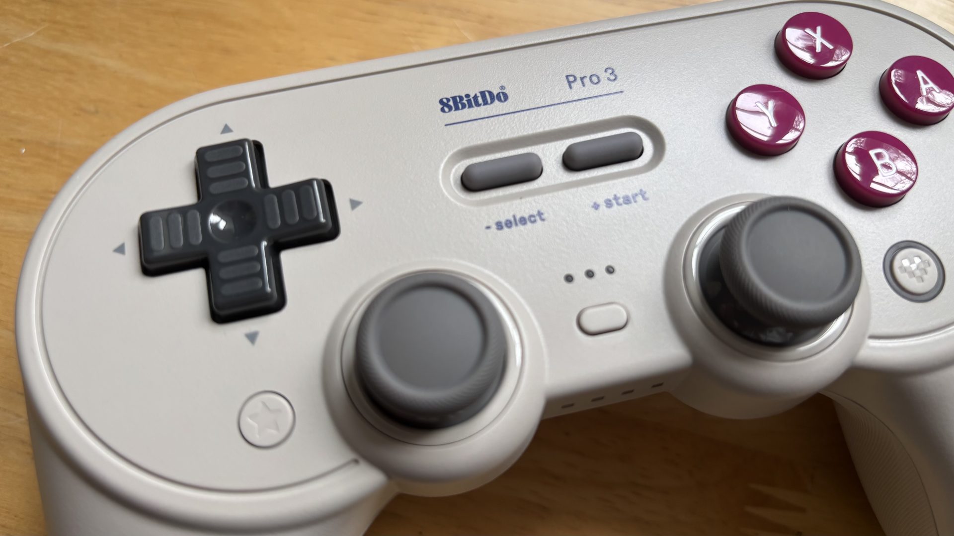 Обзор 8BitDo Pro 3 - ни один бюджетный вариант не произвел на меня такого впечатления картинка Геймпад 8BitDo Pro 3 удивил качеством и ценой | DGL.RU