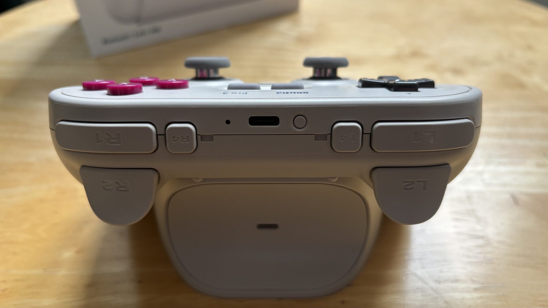 Обзор 8BitDo Pro 3 - ни один бюджетный вариант не произвел на меня такого впечатления картинка Геймпад 8BitDo Pro 3 удивил качеством и ценой | DGL.RU
