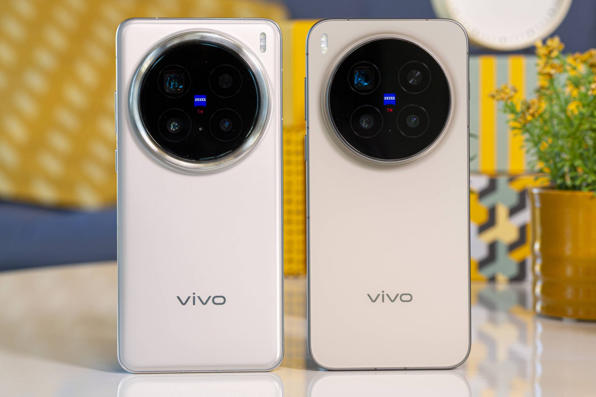 Гонка вооружений от vivo: запуск X300 FE с насадкой Zeiss и секреты серии X500