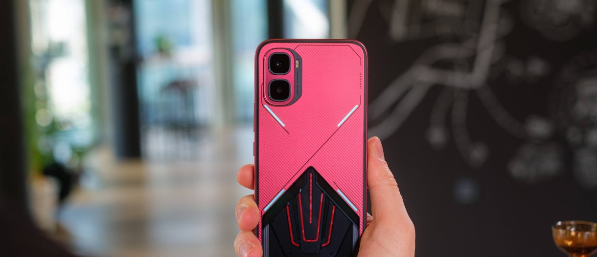 Распаковка Infinix GT 50 Pro: когда дизайн стоит дороже, чем вся начинка