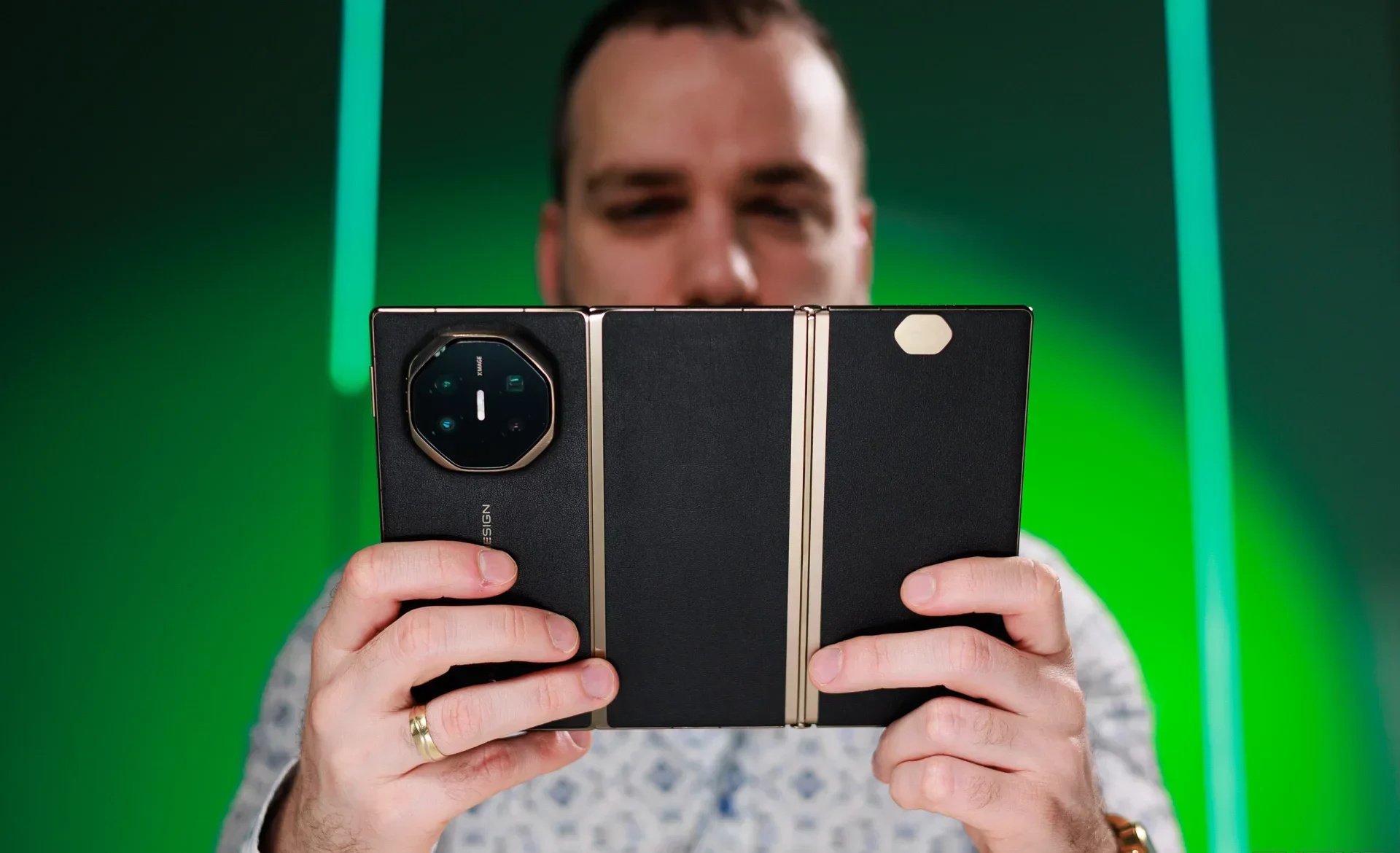Смартфон Huawei Mate XT Ultimate Design и его ИИ | DGL.RU
