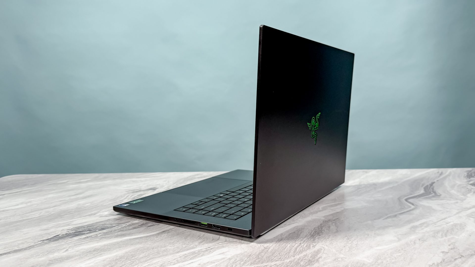 Обзор Razer Blade 16 (2026) — действительно мощный игровой ноутбук картинка Игровой ноутбук Razer Blade 16 удивил мощностью | DGL.RU