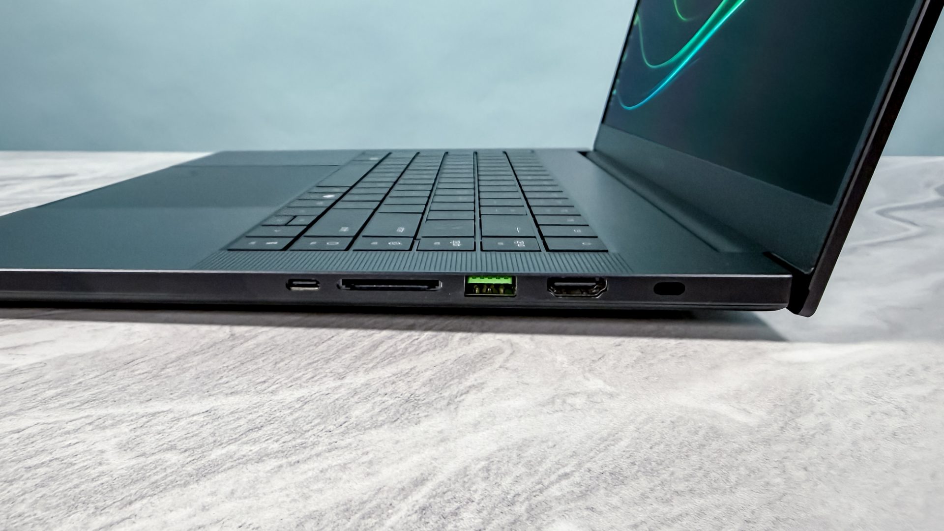 Обзор Razer Blade 16 (2026) — действительно мощный игровой ноутбук картинка Игровой ноутбук Razer Blade 16 удивил мощностью | DGL.RU