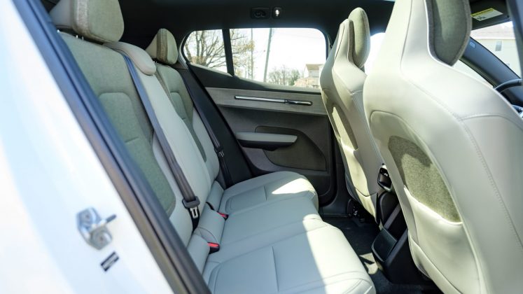 Электромобиль Volvo EX30 ultra удивил драйвом | DGL.RU
