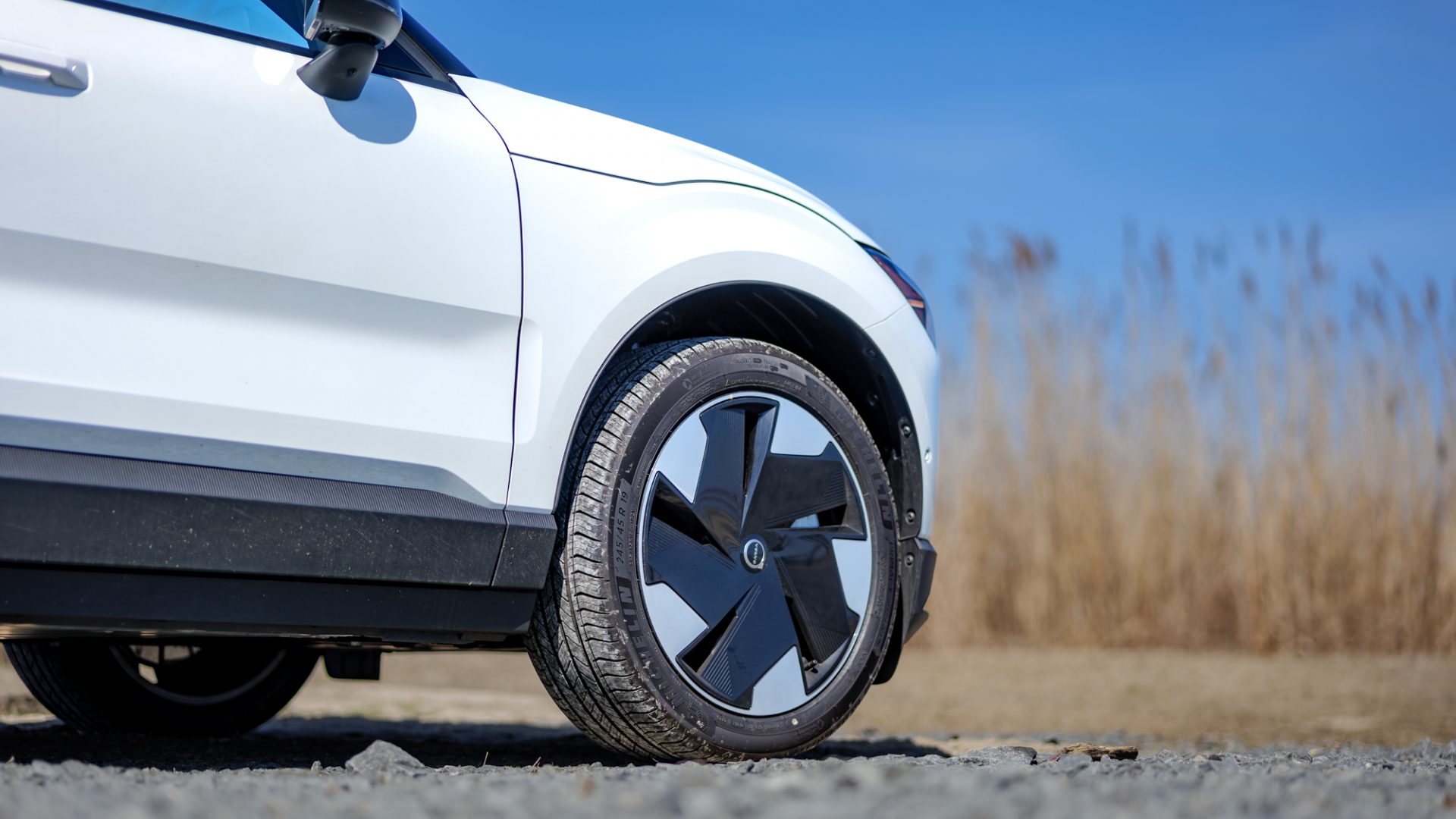 Обзор Volvo EX30 Ultra 2026 года — мои плюсы и минусы после недели тест-драйва картинка Электромобиль Volvo EX30 ultra удивил драйвом | DGL.RU
