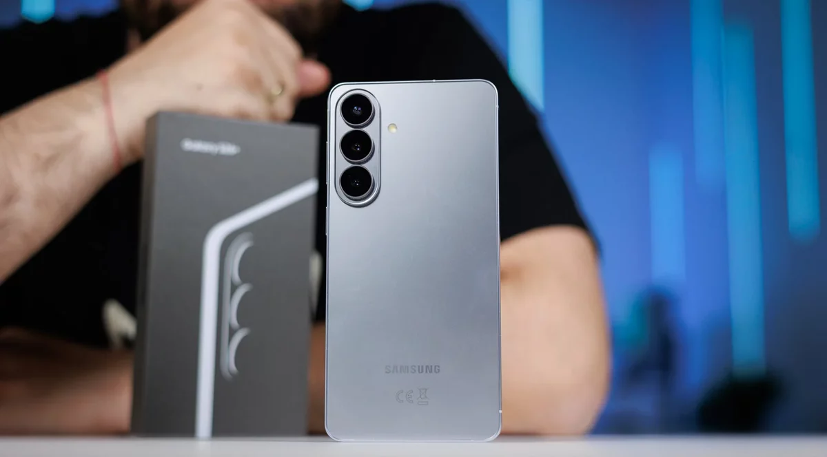 Южнокорейский ответ Apple: Samsung готовит новый суперфлагман без гигантизма картинка Samsung Galaxy S27 Pro: стоит ли покупать? | DGL.RU