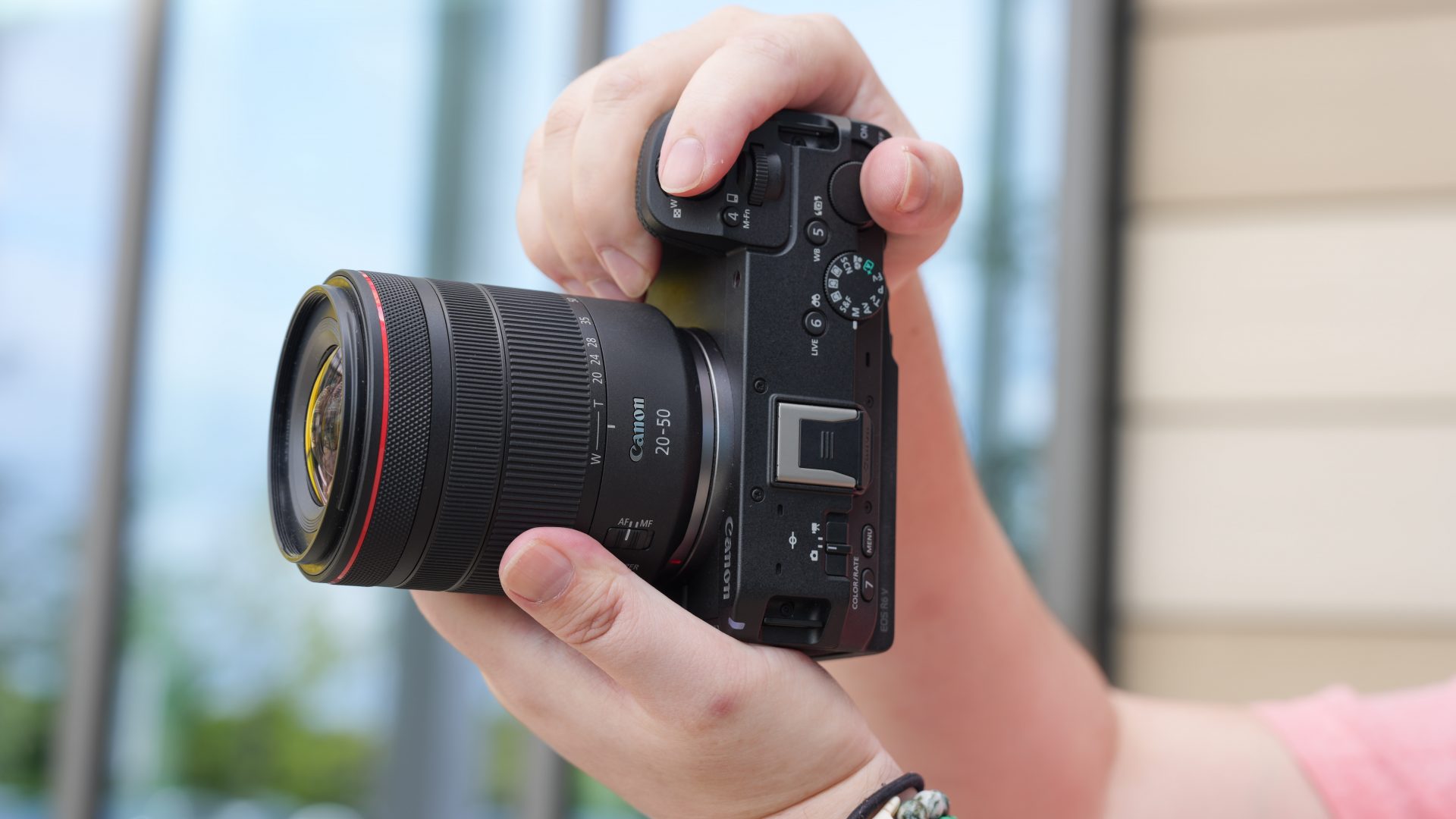 Обзор Canon EOS R6 V - Canon просто пошла по пути Apple картинка Камера Canon EOS R6 V получила 7K Open Gate | DGL.RU