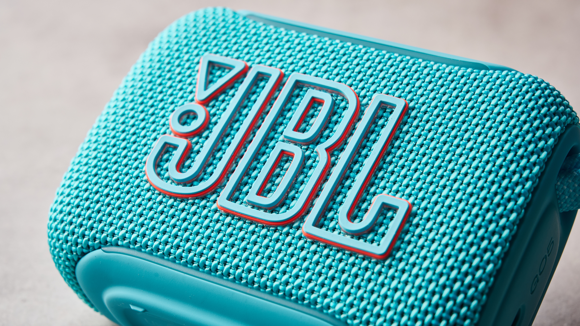 Обзор JBL Go 5 - лучшая недорогая Bluetooth-колонка картинка Колонка JBL Go 5 удивила звуком и ценой | DGL.RU