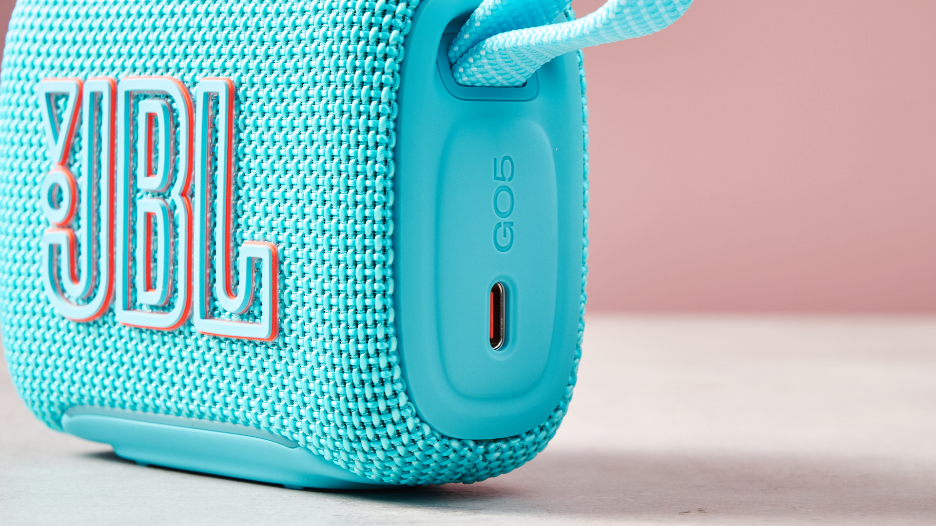Обзор JBL Go 5 - лучшая недорогая Bluetooth-колонка картинка Колонка JBL Go 5 удивила звуком и ценой | DGL.RU