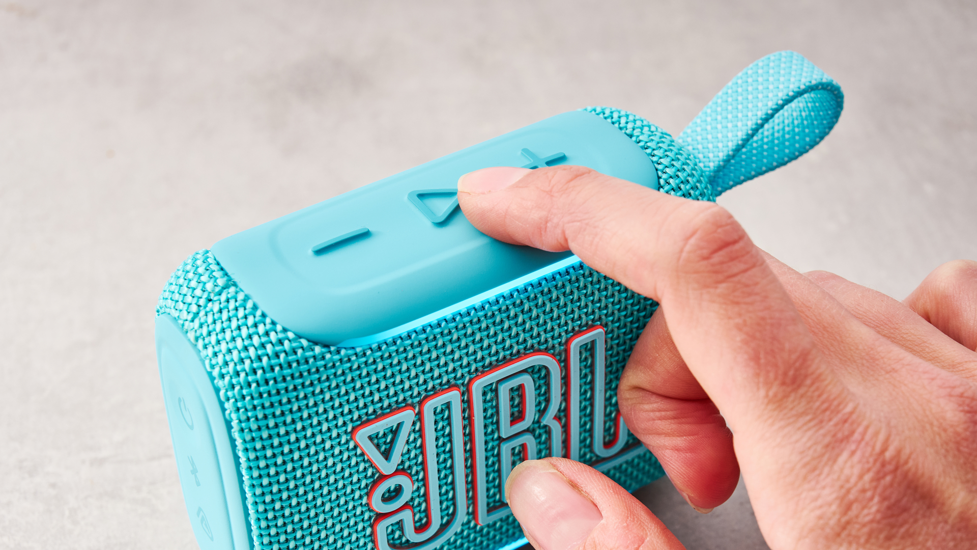 Обзор JBL Go 5 - лучшая недорогая Bluetooth-колонка картинка Колонка JBL Go 5 удивила звуком и ценой | DGL.RU