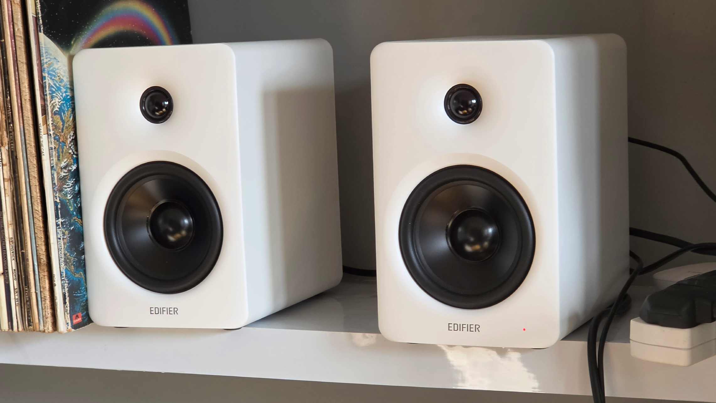 Обзор Edifier M90 в Москве - колонки в одночасье заменили компоненты моей Hi-Fi системы картинка Колонки Edifier M90 могут заменить саундбар | DGL.RU