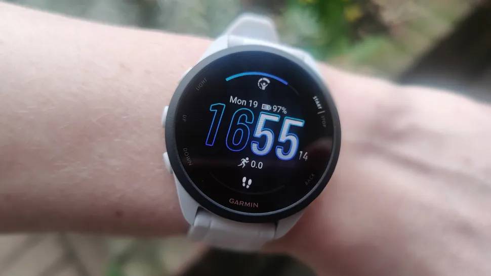 Лучшие недорогие беговые часы 2026 года | DGL.RU