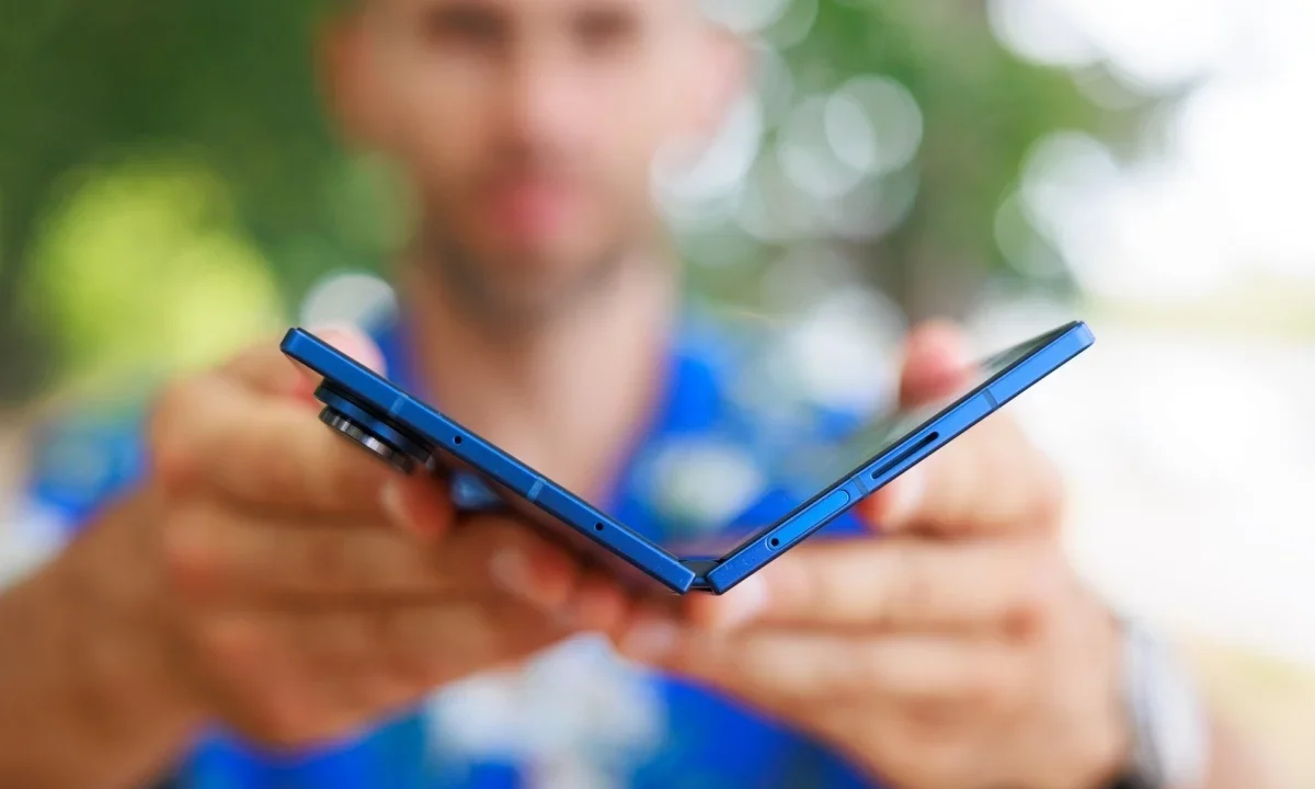 Маркетологи Samsung запутались в именах: почему линейка Galaxy Z Fold потеряла логику картинка Стоит ли покупать Galaxy Z Fold 8? | DGL.RU