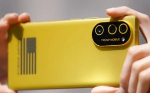 Взрыв в медиасреде: прессе раздали самый скандальный смартфон года — Trump Mobile T1