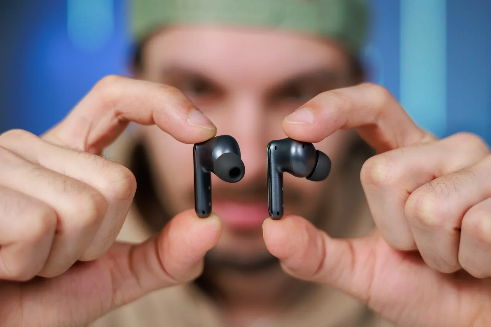 Наушники AirPods Ultra получат встроенные камеры | DGL.RU