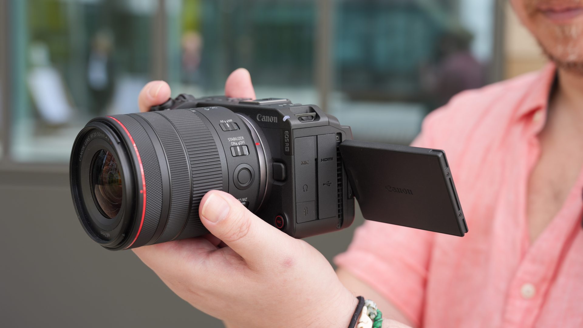 Обзор Canon RF 20-50mm f/4L IS USM PZ: Canon переосмыслила стандартный зум картинка Объектив Canon RF 20-50mm f/4L PZ для блогеров | DGL.RU