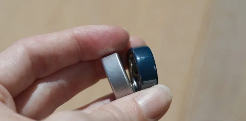 Fitbit Air — это просто бренд? Пятерка гаджетов, которые умеют больше картинка Google предлагает платить за «пустоту» вместо экрана, но готовы ли вы к такому минимализму? Нашли 5 гаджетов, которые показывают результат, а не только ваш пульс.