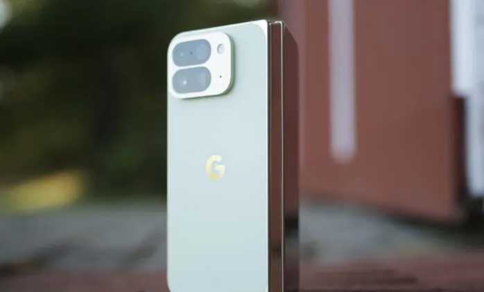 5 Android-смартфонов, которые стоит купить вместо Motorola Razr Fold