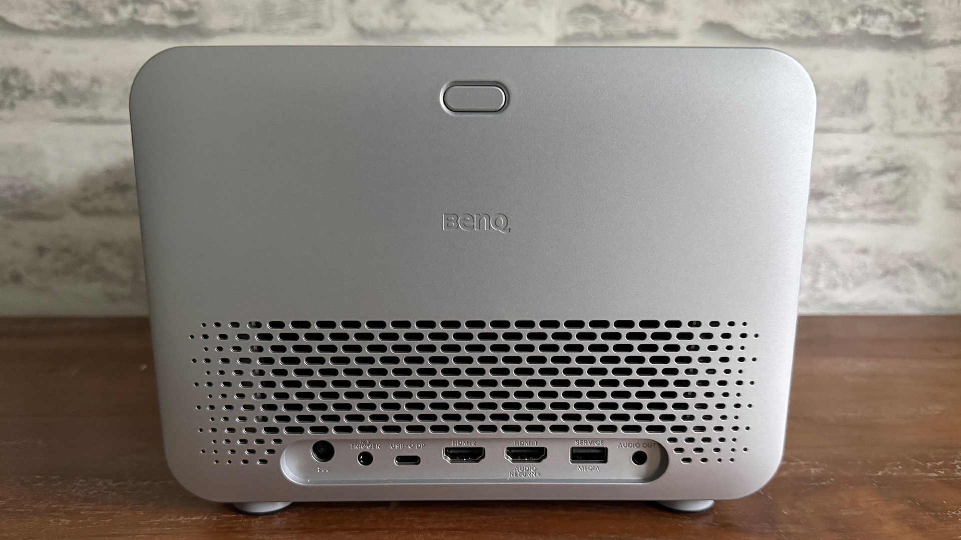 Обзор BenQ TK705i - сможет ли он обойти потрясающий Hisense M2 Pro? картинка Проектор BenQ TK705i удивил ярким HDR | DGL.RU