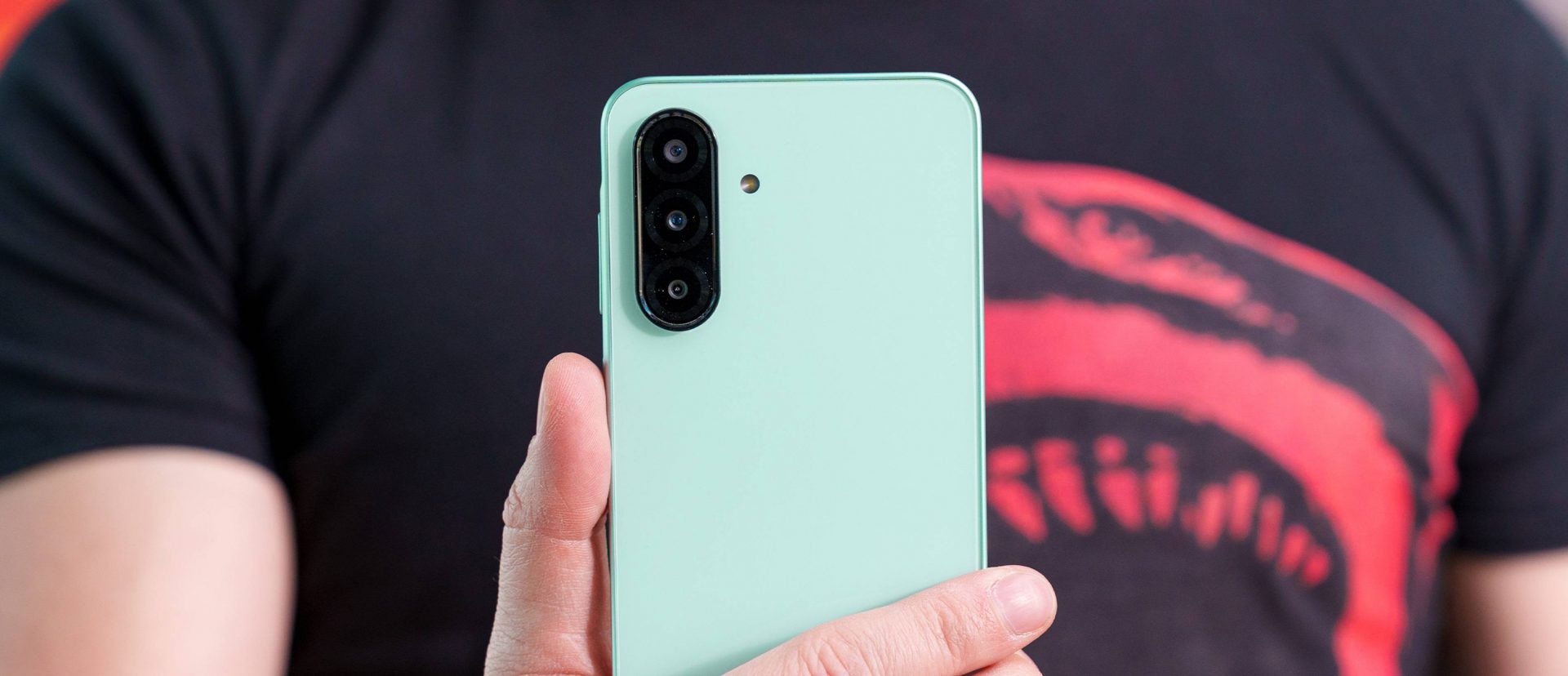 Samsung Galaxy A26 получил One UI 8.5: какие фишки добавили и почему телефон может зависнуть